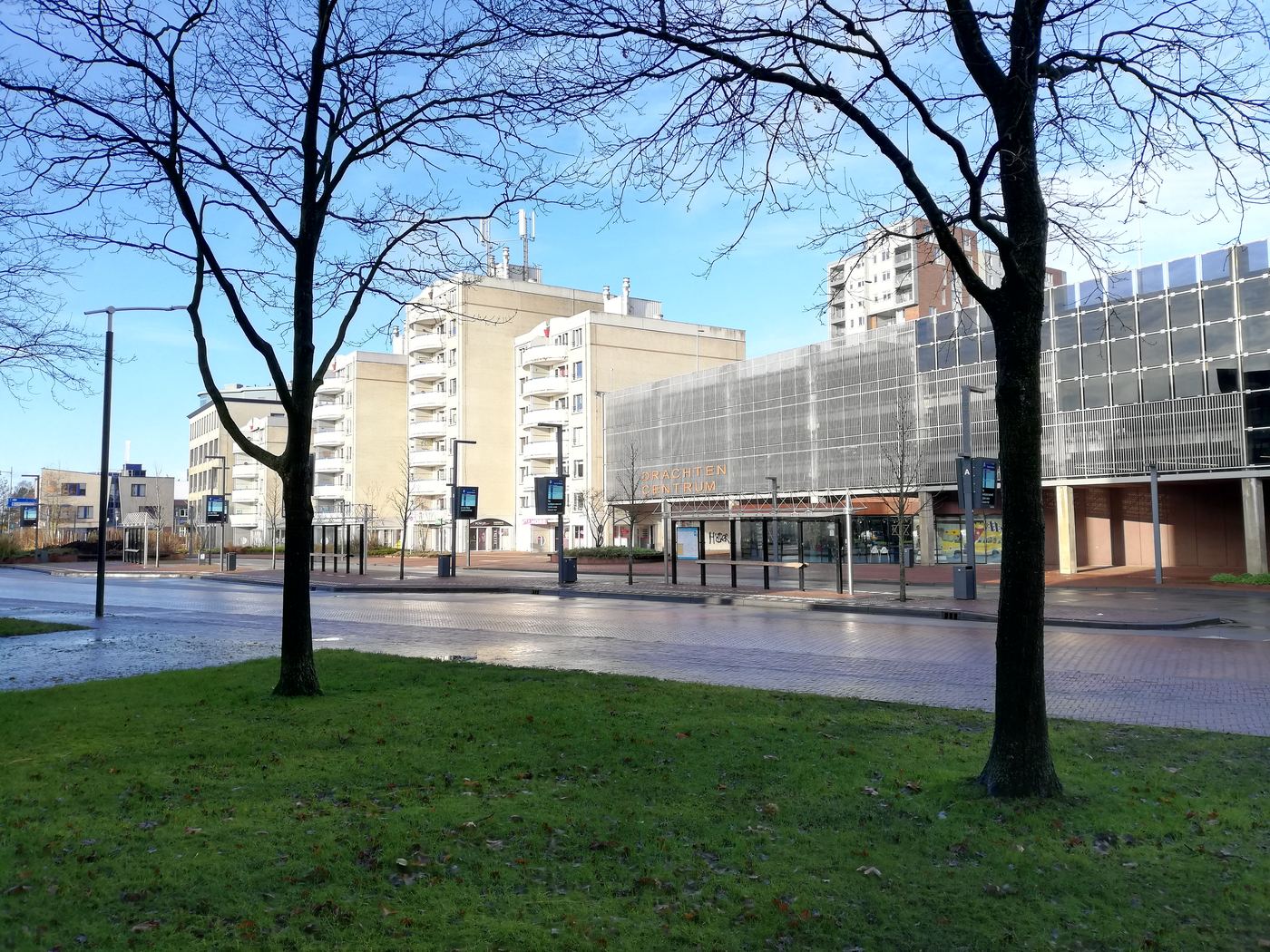 Busstation aan het Van Knobelsdorffplein in Drachten