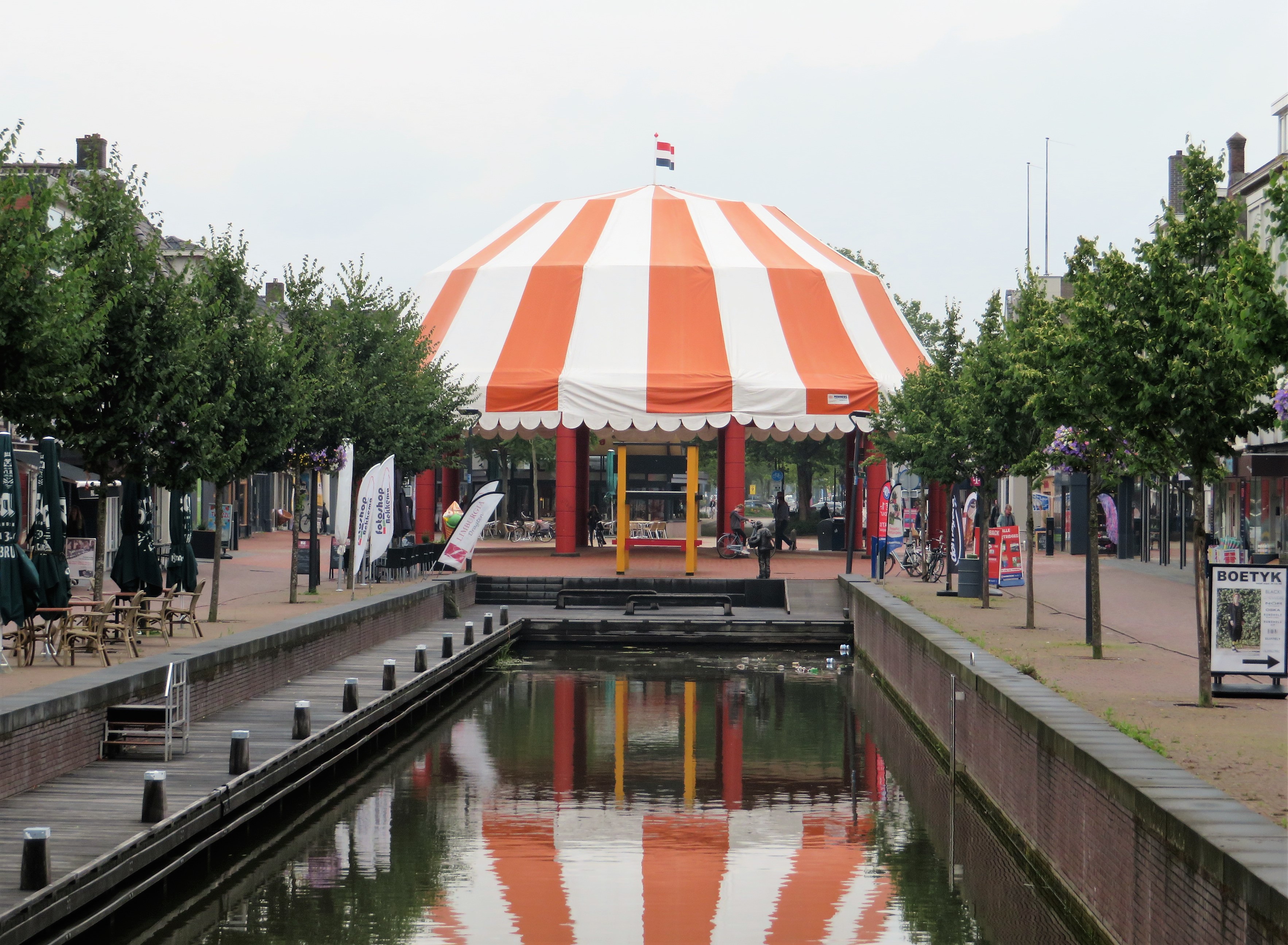 De overkapping van het Carillon