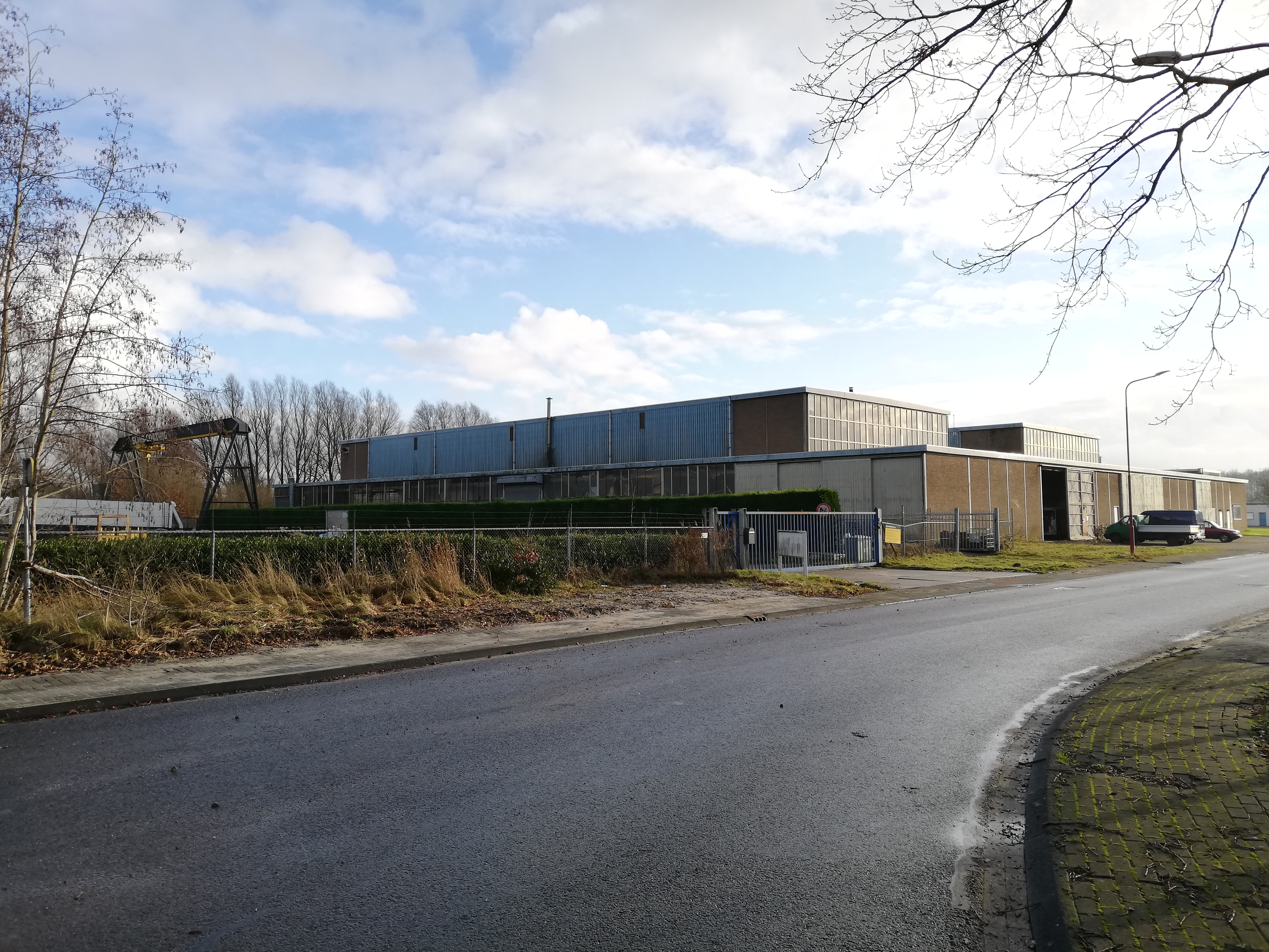 Zijaanzicht van de Sluisfabriek