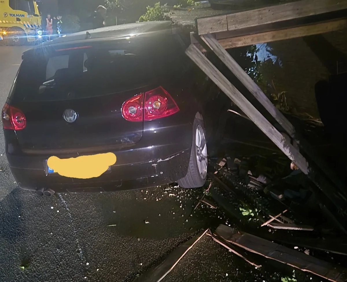 Dronken bestuurder crasht in Drachten en raakt rijbewijs kwijt