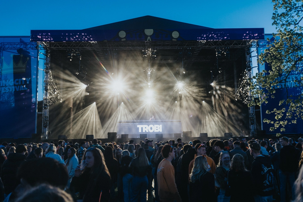 Drukke Koningsnacht bij Kingcity