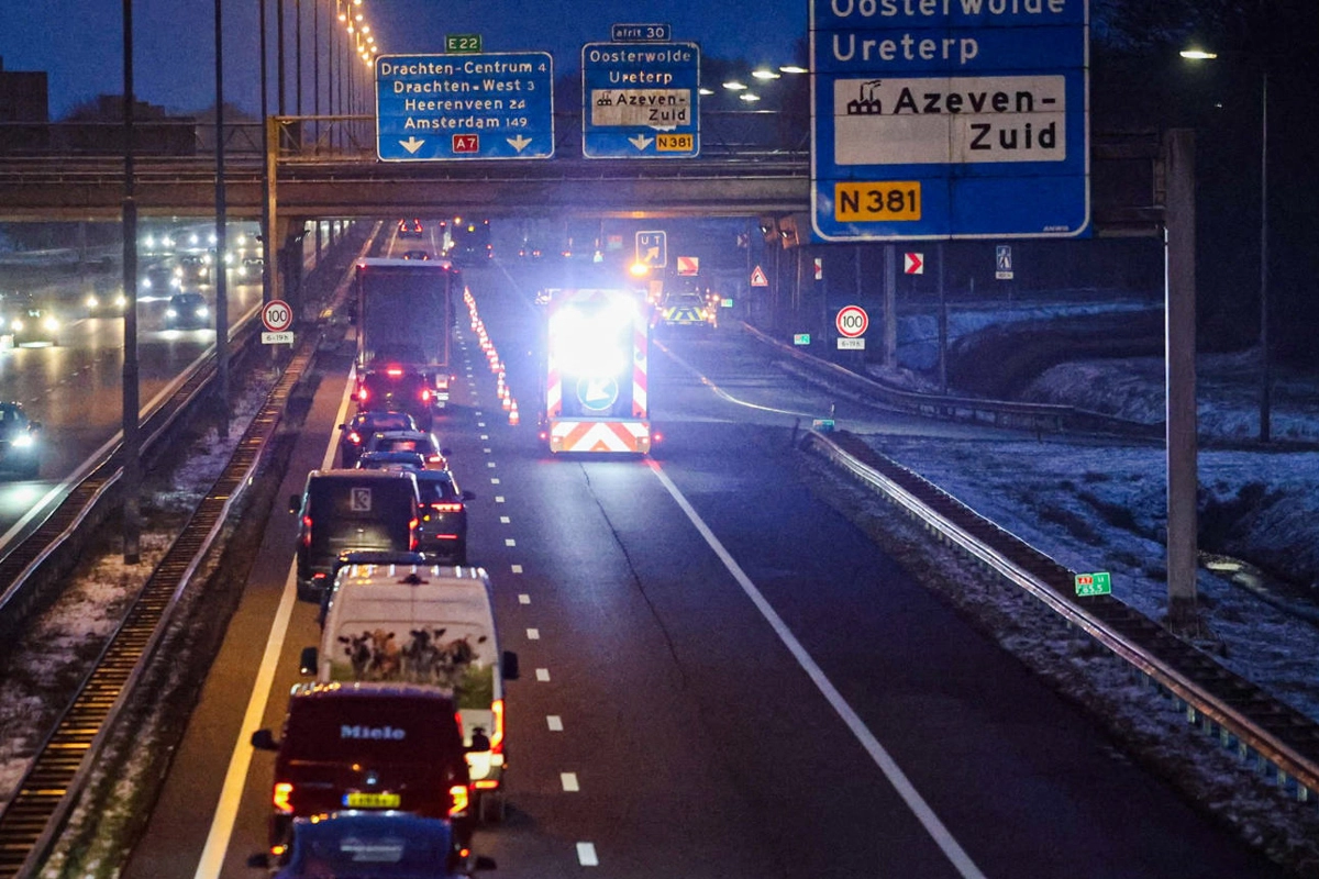 Klaverblad bij Drachten deels afgesloten vanwege beschadigd wegdek