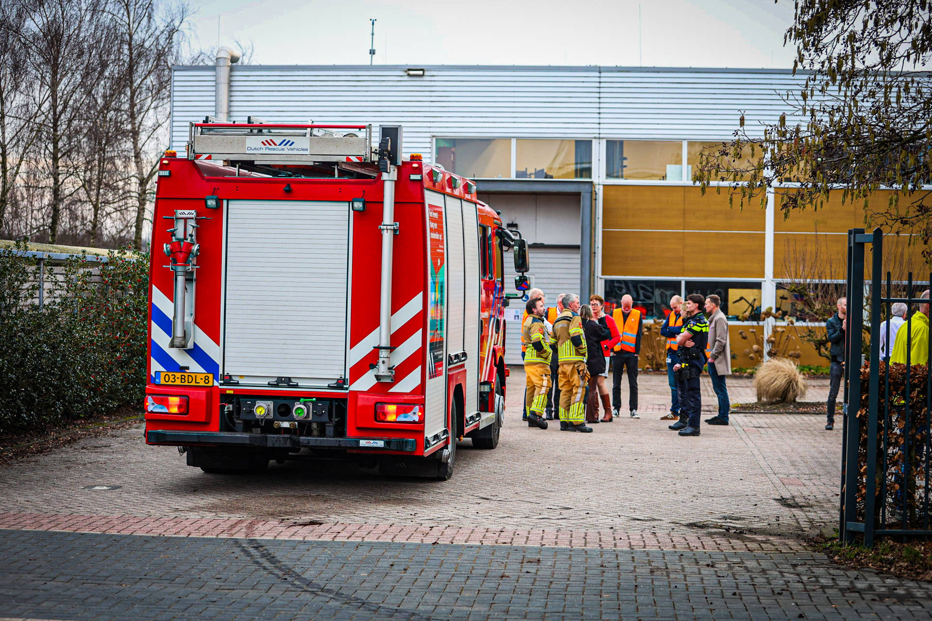 Brandweer rukt uit voor brand bij bedrijfspand
